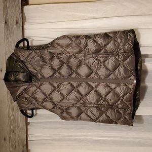 Reversible hooded puffer vest, brand is Gerry, size L, military green/camo